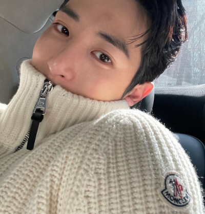 LEE SOO HYUK