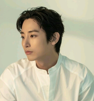 LEE SOO HYUK