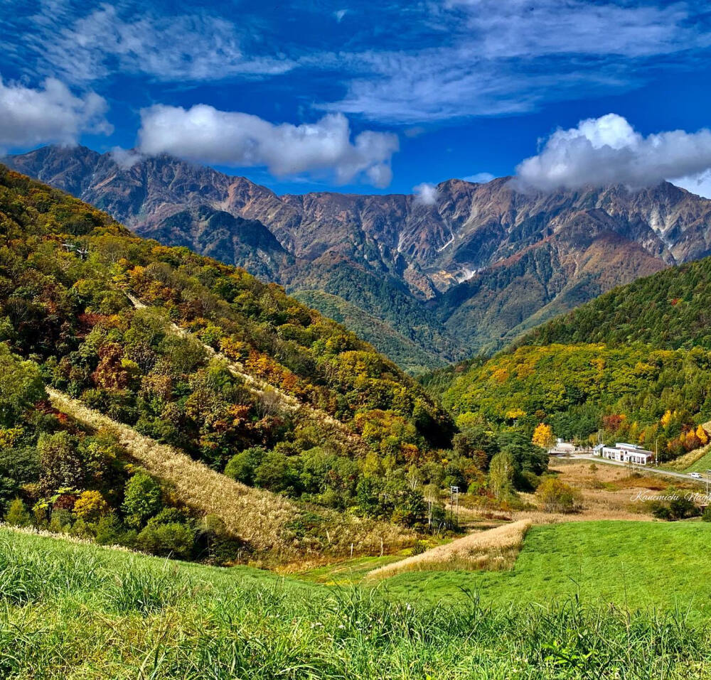 日本 長野県 白馬村 三段紅葉の北アルプス後立山連峰 白馬三山 仁科三山