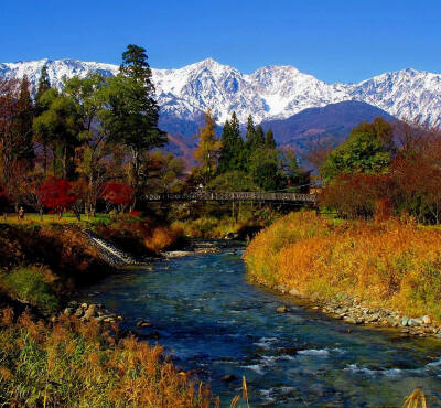 日本 長(zhǎng)野県 白馬村 三段紅葉の北アルプス後立山連峰 白馬三山 仁科三山