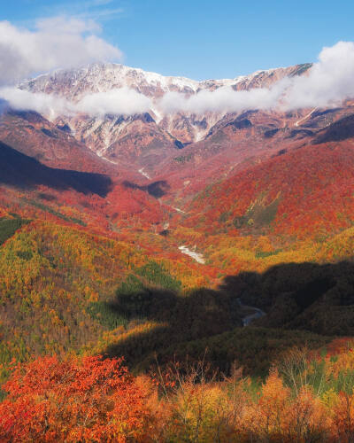 日本 長(zhǎng)野県 白馬村 三段紅葉の北アルプス後立山連峰 白馬三山 仁科三山