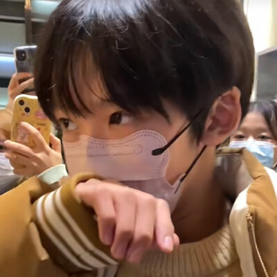 张奕然