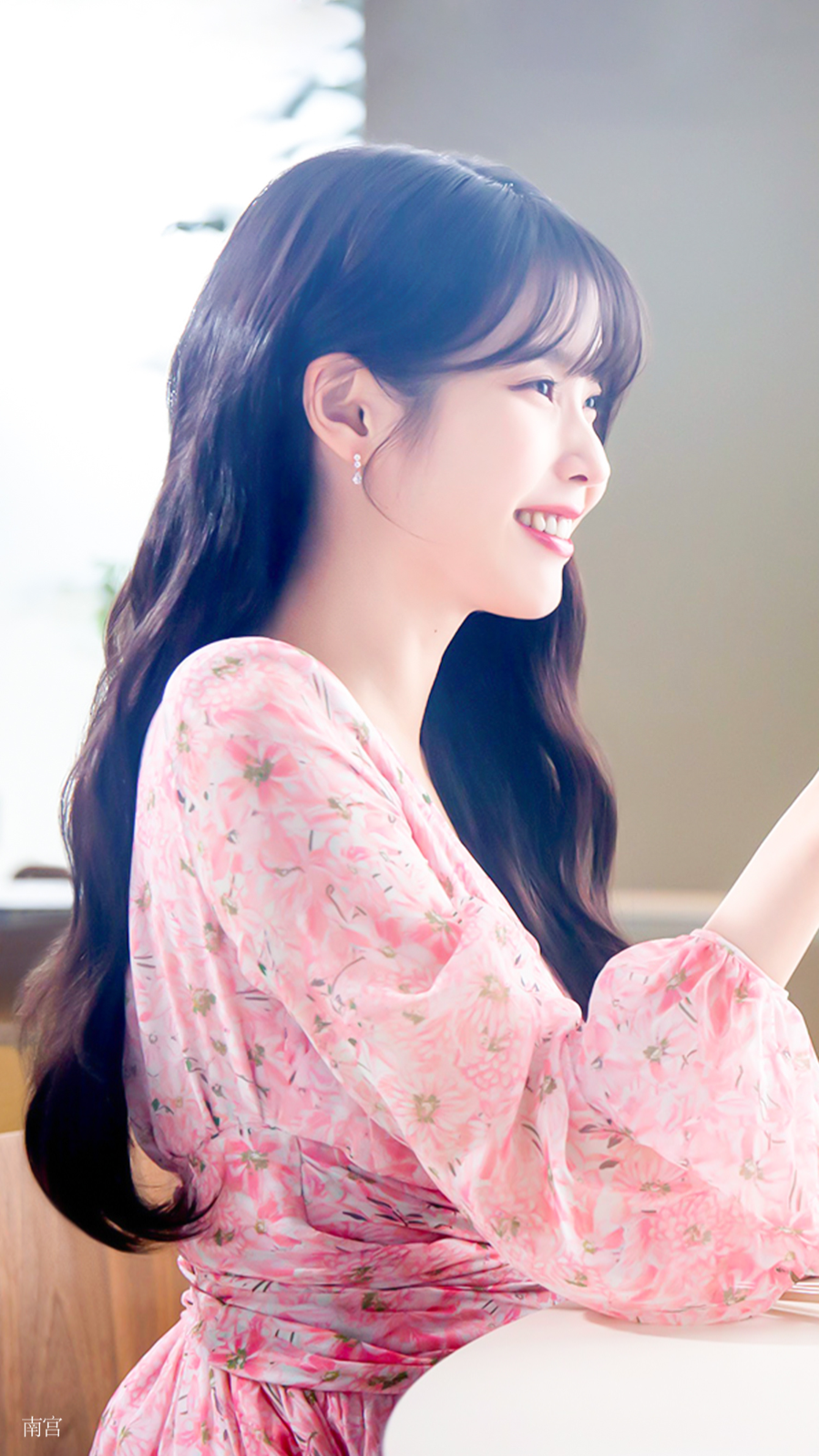 IU | 真露烧酒
cr:__南宫_