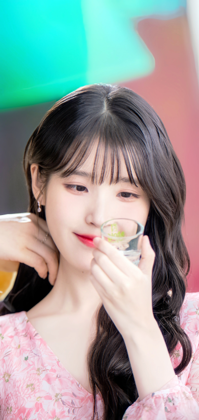 IU | 真露烧酒
cr:窥见银河星雾