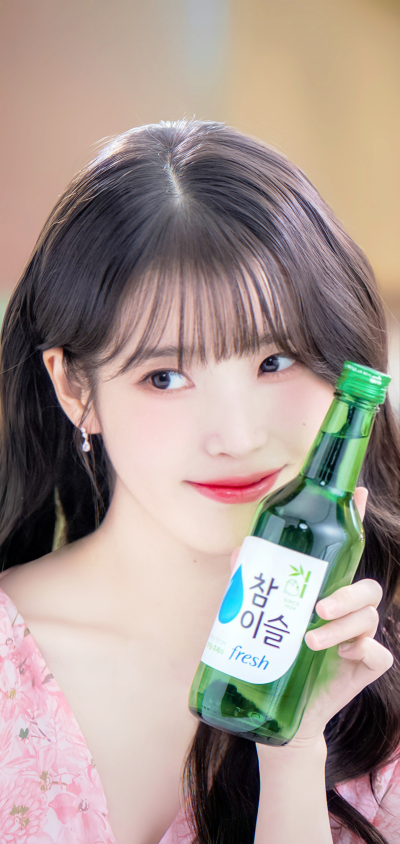 IU | 真露烧酒
cr:窥见银河星雾