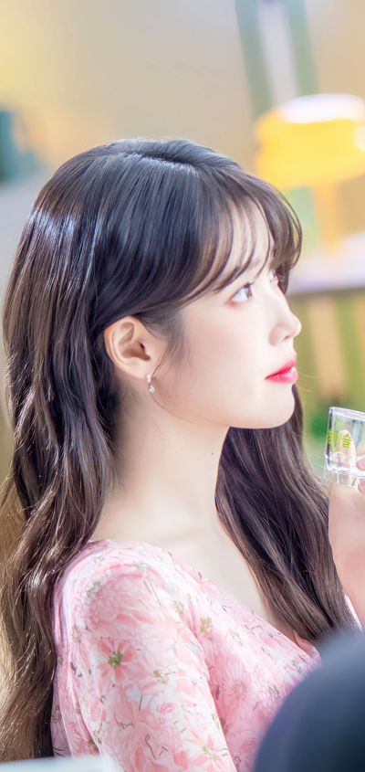 IU | 真露烧酒
cr:窥见银河星雾