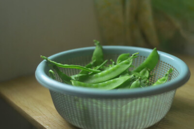 去外婆家的菜地摘青菜，吃了家乡小食。
在溪水边听风，赶鸭子，晒太阳。
宁静又惬意的一天～
摄影@意禾 ​