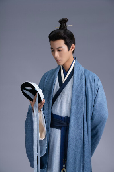 #电视剧古相思曲#
仿若昨日檐下初逢，十年醉一梦。 ​​​
cr@falling良夜