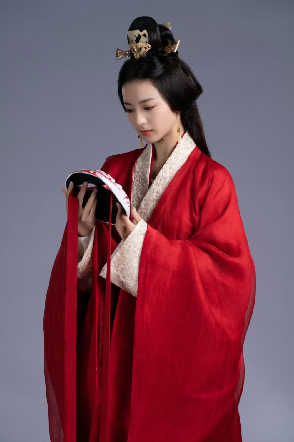 #电视剧古相思曲#
仿若昨日檐下初逢，十年醉一梦。 ​​​
cr@falling良夜