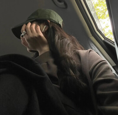女