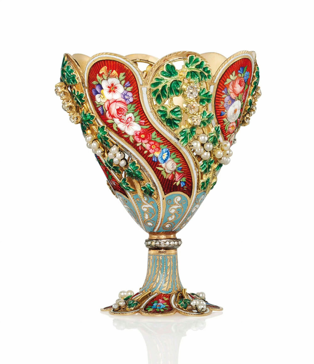 19世纪华丽的古董杯托