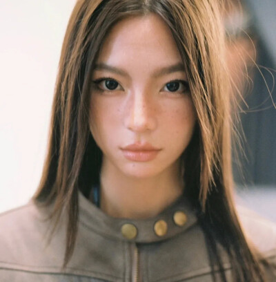女