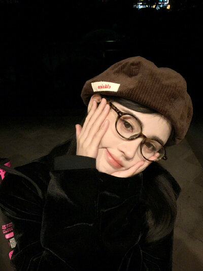 鞠婧祎早期或现在照片