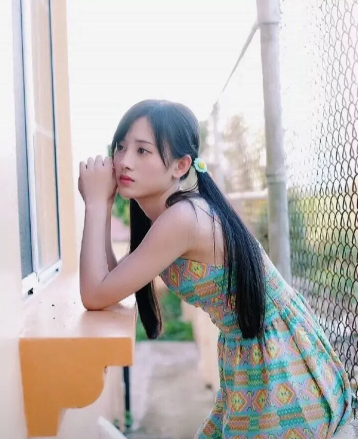 鞠婧祎早期或现在照片