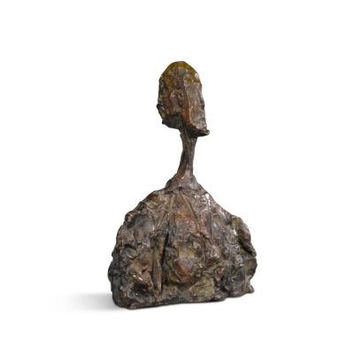 一件阿尔贝托·贾科梅蒂的雕塑作品《Petit buste d'homme》近日结拍，最终成交价2,105,000英镑（约合人民币19,302,850元）。该作品创作于1951年，在Alexis Rudier Fondeur于1951年铸造的7个青铜版本中位列第2。贾科梅…