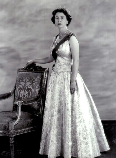 H.M Queen Elizabeth II ，1956