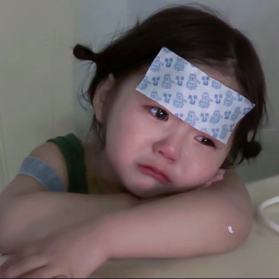 小孩头像拿图点赞