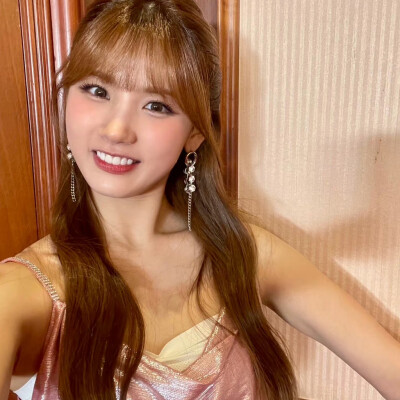 郑智赟
Haneul
朴綵璘