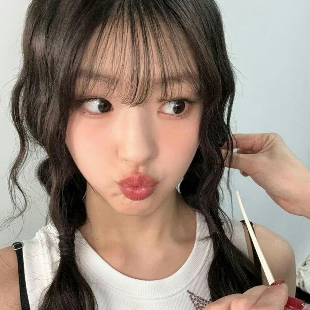 郑智赟
Haneul
朴綵璘