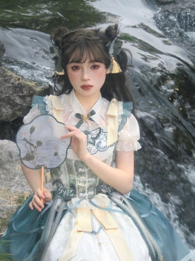 又甜又优雅的中华风小裙子我不允许还有人不知道，咱就是说青蝶的这个版型设计真的很难不爱，绝了