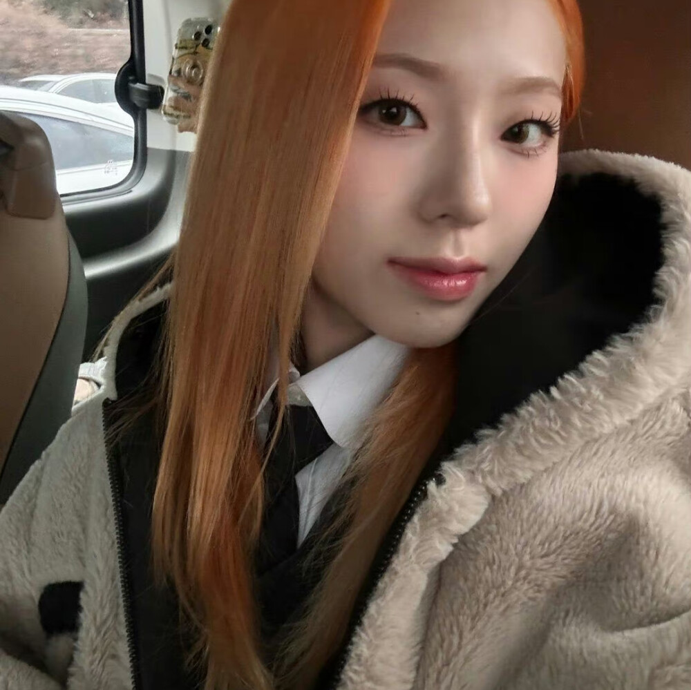 郑智赟
Haneul
朴綵璘