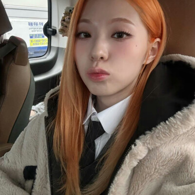 郑智赟
Haneul
朴綵璘