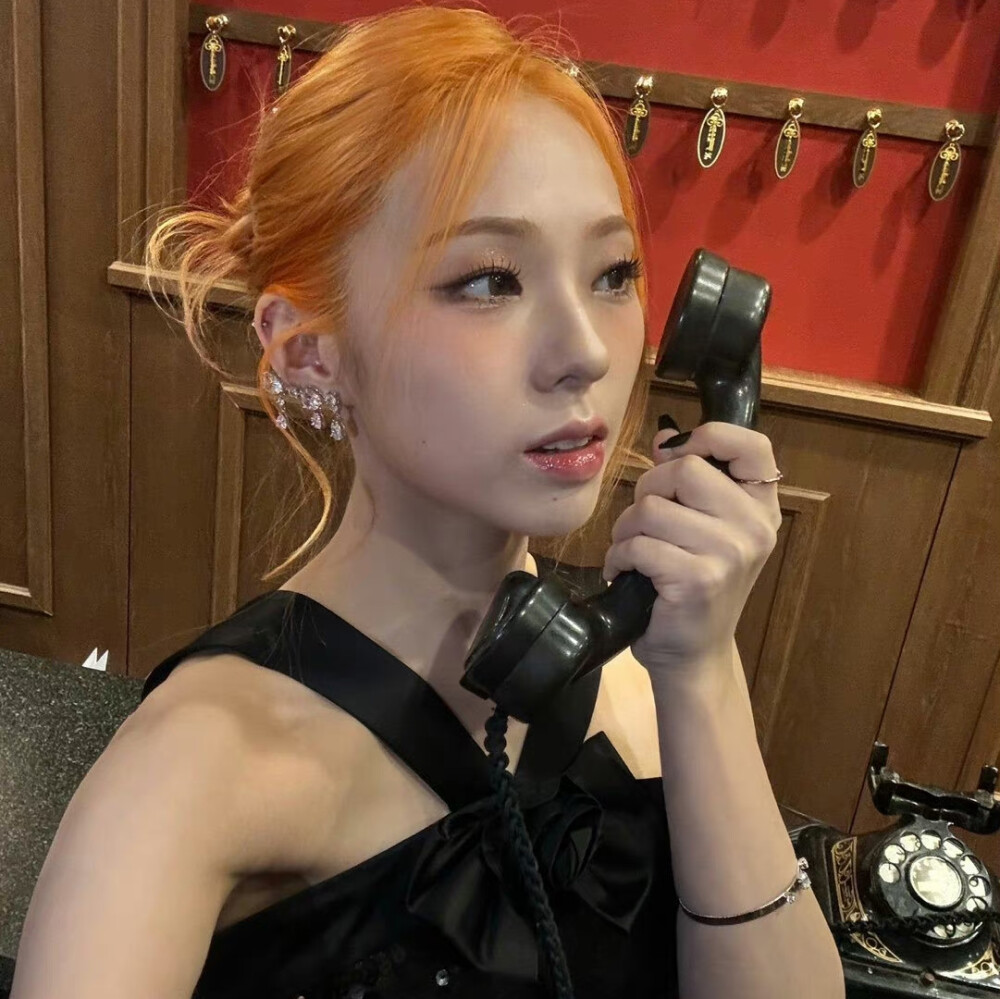 朴綵璘
朴俊熙
黄礼志