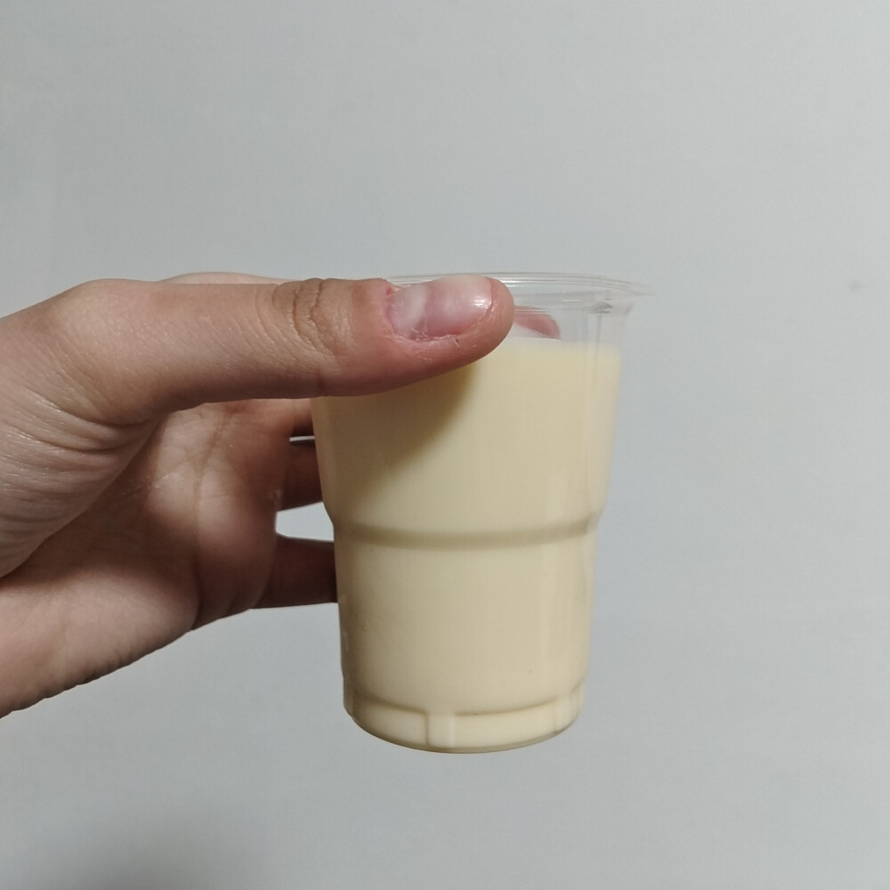 盒马 生牛乳香蕉奶 10.43rmb 盒马奥莱购入
偏甜 倒出来是淡黄色~