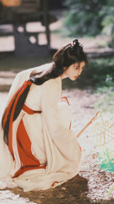 鞠婧祎 ‖ 花间令◎杨采薇/上官芷
图源微博cr：夏至·未满