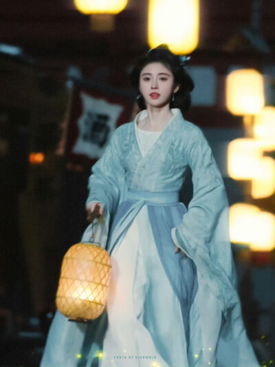 花间令▪鞠婧祎
cr.青雾橘