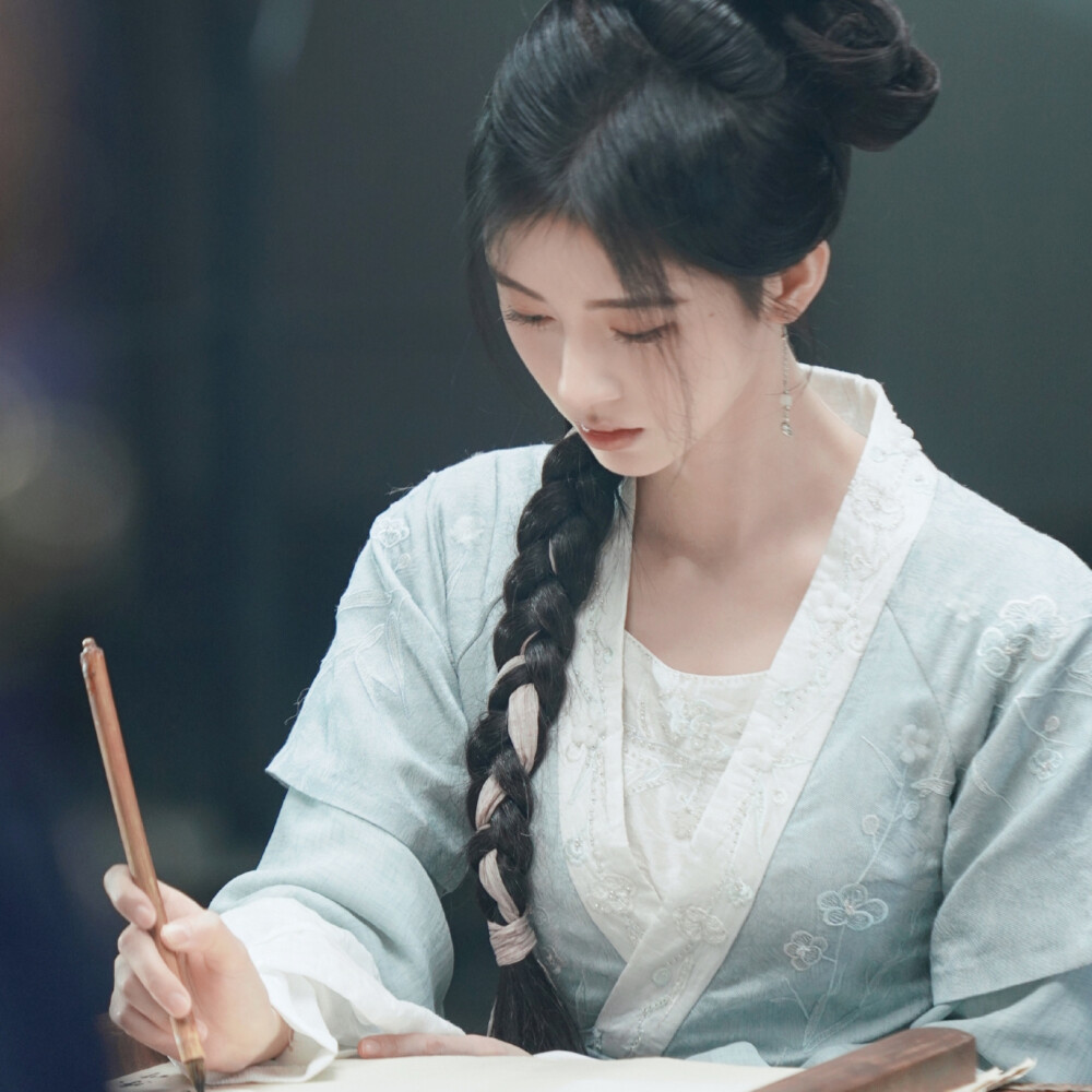 “采薇”亦作“芷”