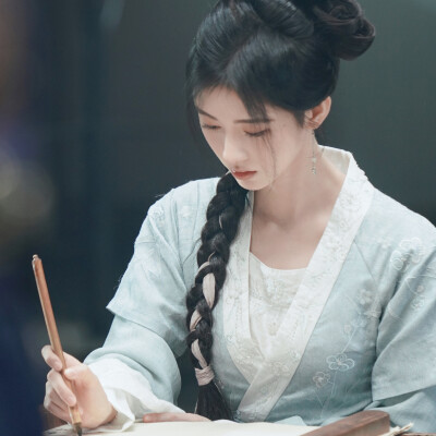 “采薇”亦作“芷”