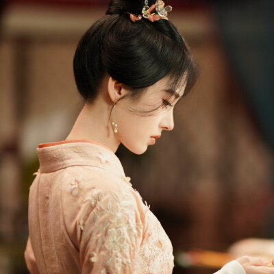 “采薇”亦作“芷”