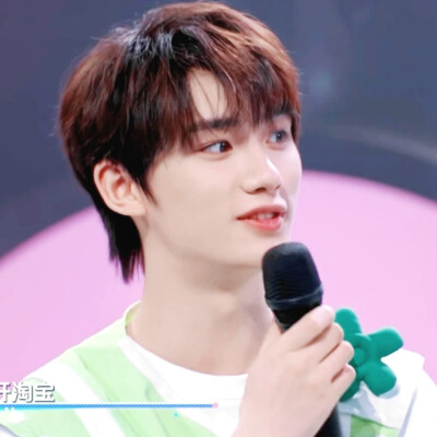 小绿同学
cr晏恙
原耀喝牛奶