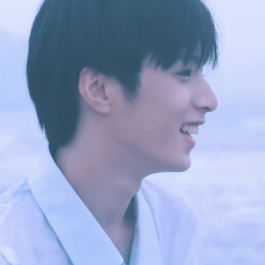 养了根猫儿叫阿卡丽