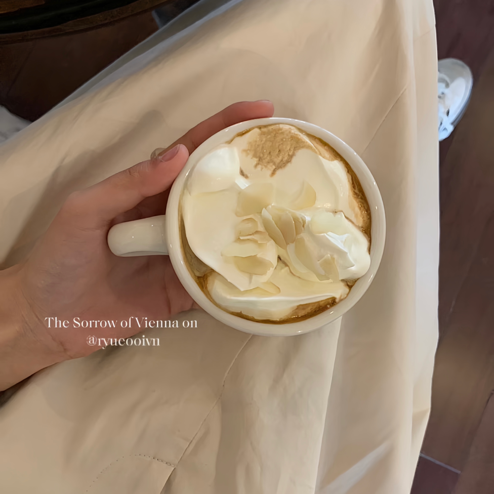 背景｜文案
要祝她铮铮 祝她昂扬 而不是祝她早生贵子