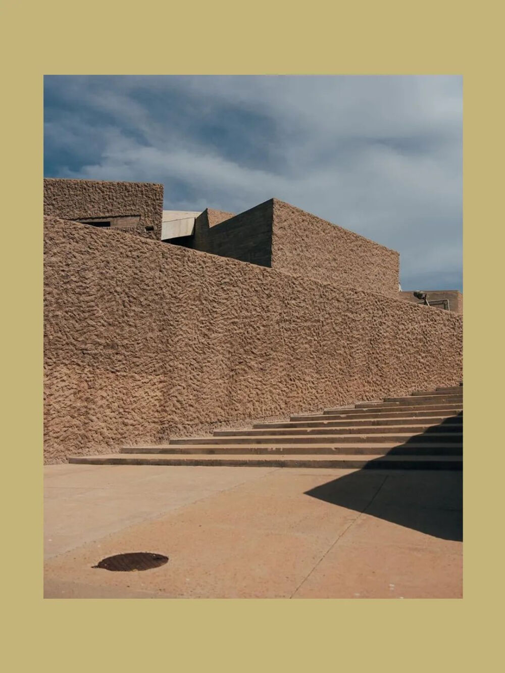 来自巴塞罗那的建筑摄影师Clemente Vergara走遍世界各地，对场景和光影的把控已是炉火纯青。