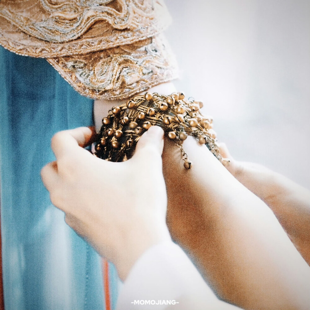 赵丽颖 ‖ 与凤行◎沈璃
图源微博cr：·肉沫沫酱啊·