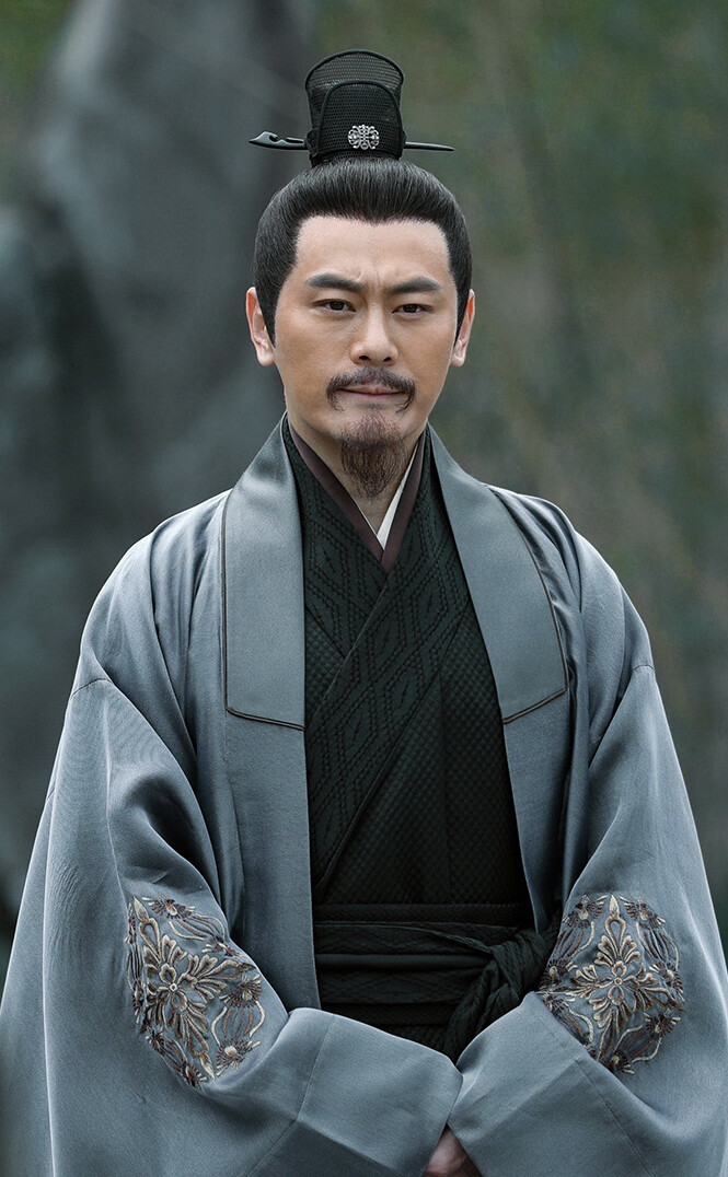 二房老爷
住处：醉川斋
二儿子-顾俞安（正三品-吏部尚书）
