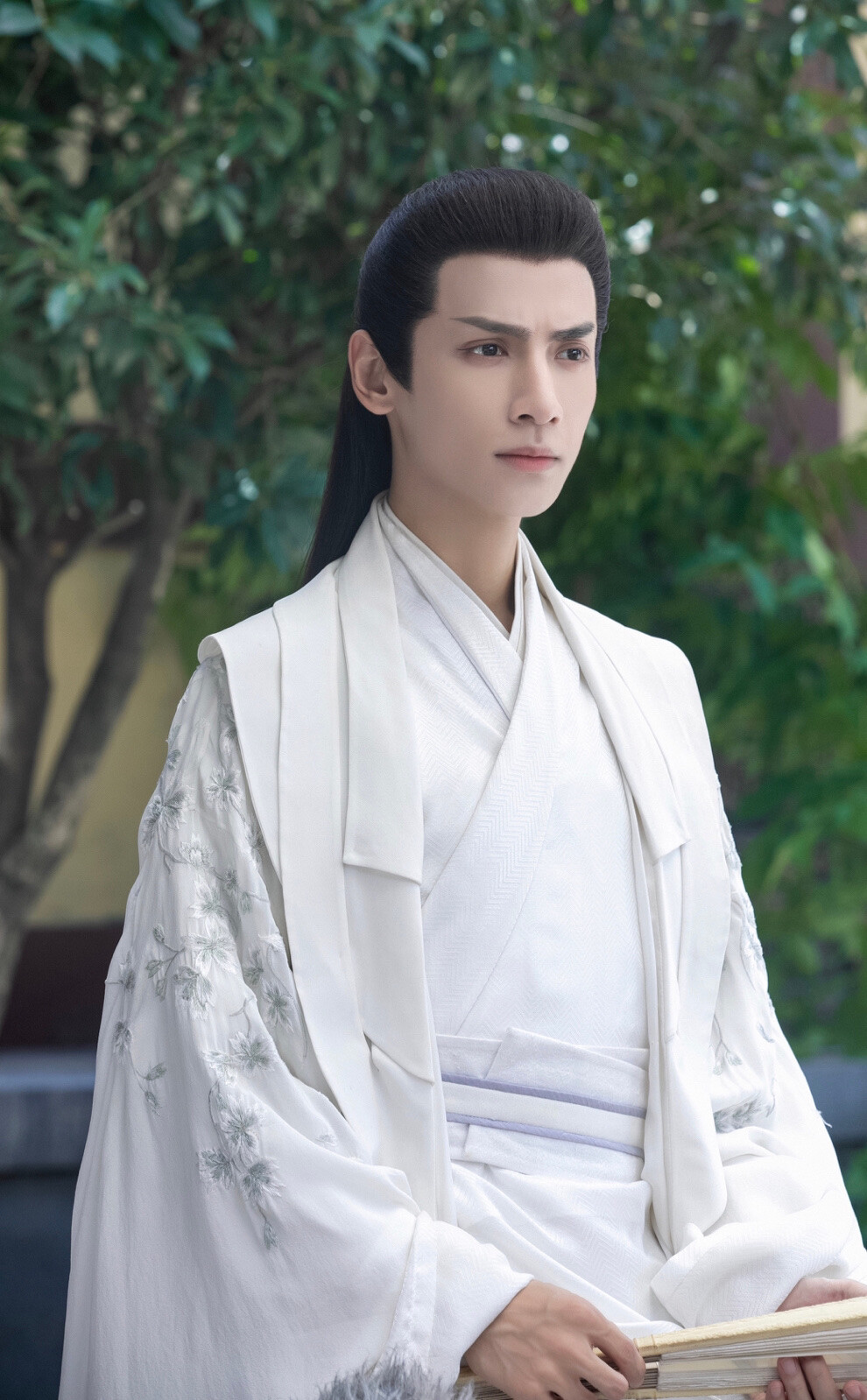 二房嫡子——老二
住处：华阳台
顾砚尘 （从四品-怀化中郎将）
