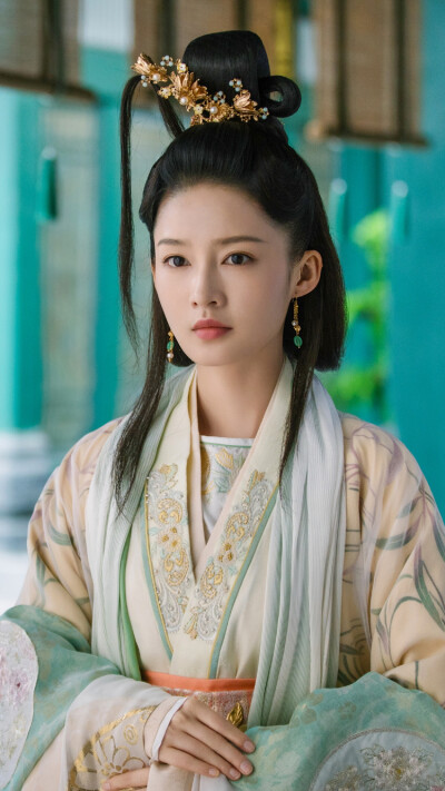 二房嫡女——大小姐
住处：青鸾阁
顾令沅 