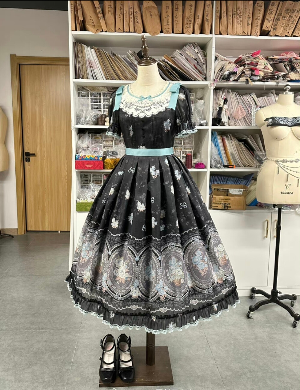 还是只出了黑色的实物图，ag搞快点啊！！俺要看新色，这条真的好看
#Lolita #lolita原创设计 #吃我一波lolita安利 