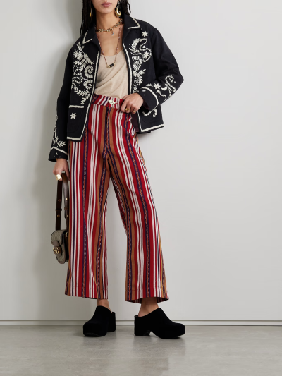 Alix of Bohemia 这款 “Paige” 长裤裁自纯棉帆布，饰有与配套 “Mossie” 马甲一致的鲜艳条纹。它采用了高腰剪裁，并设有舒适的超宽裤腿。可爱的鱼形搪瓷纽扣彰显了设计师在细节之处的用心。