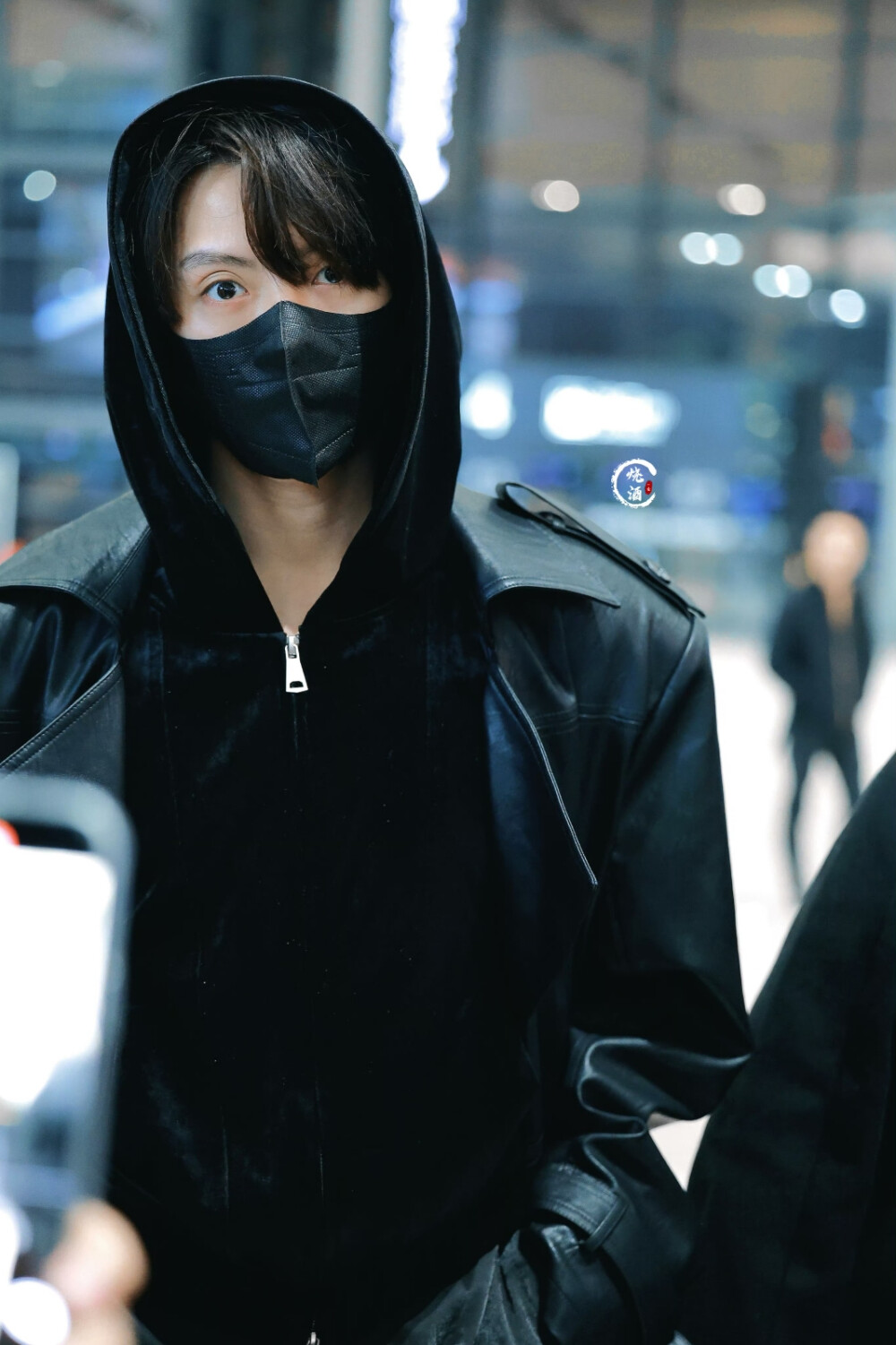 肖宇梁 240327 机场 cr:logo