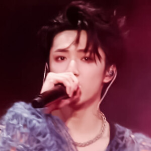 *刘耀文是心中的那一束光，那束照亮我的光。

-刘耀文套图 背景图