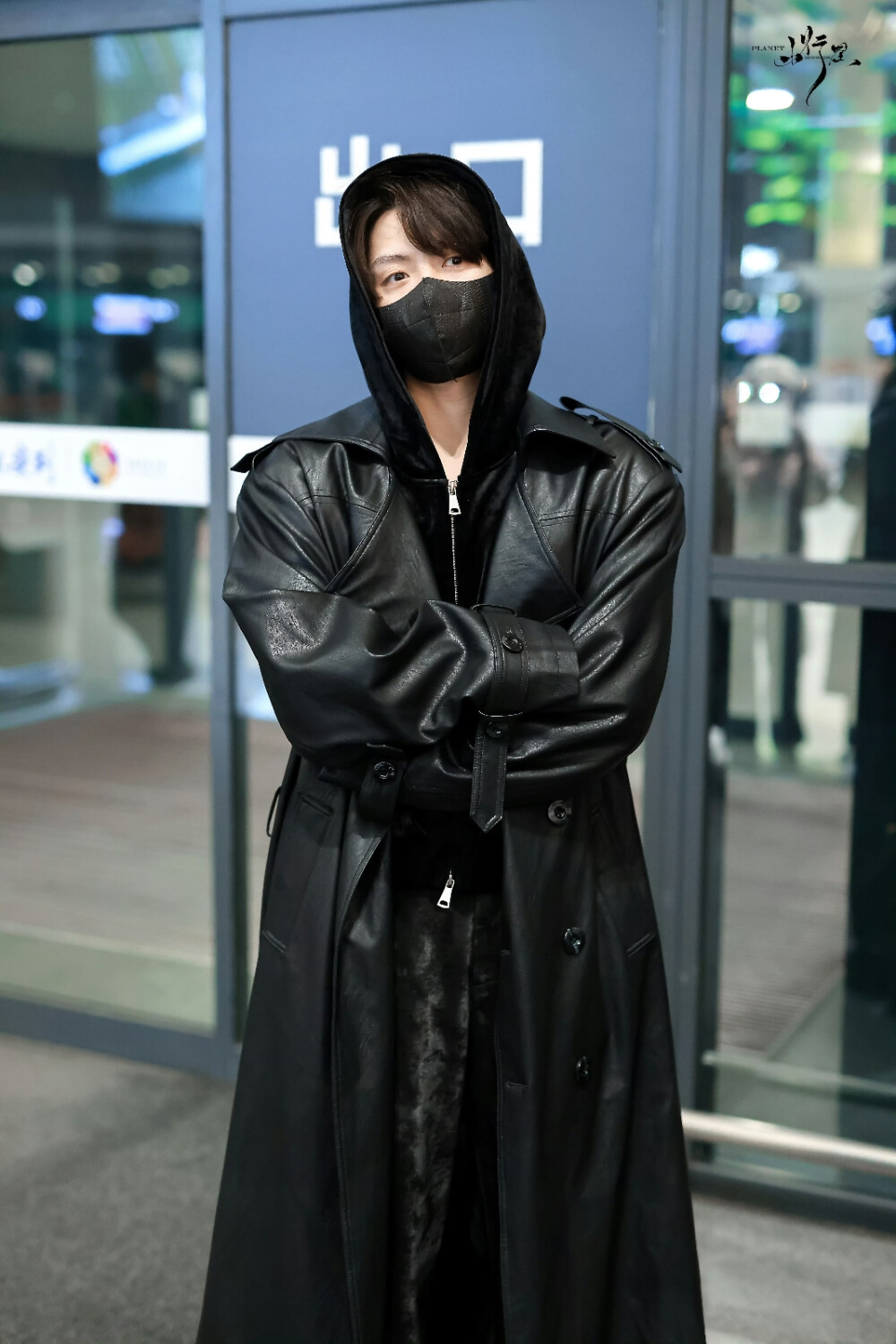 肖宇梁 240327 机场 cr:logo