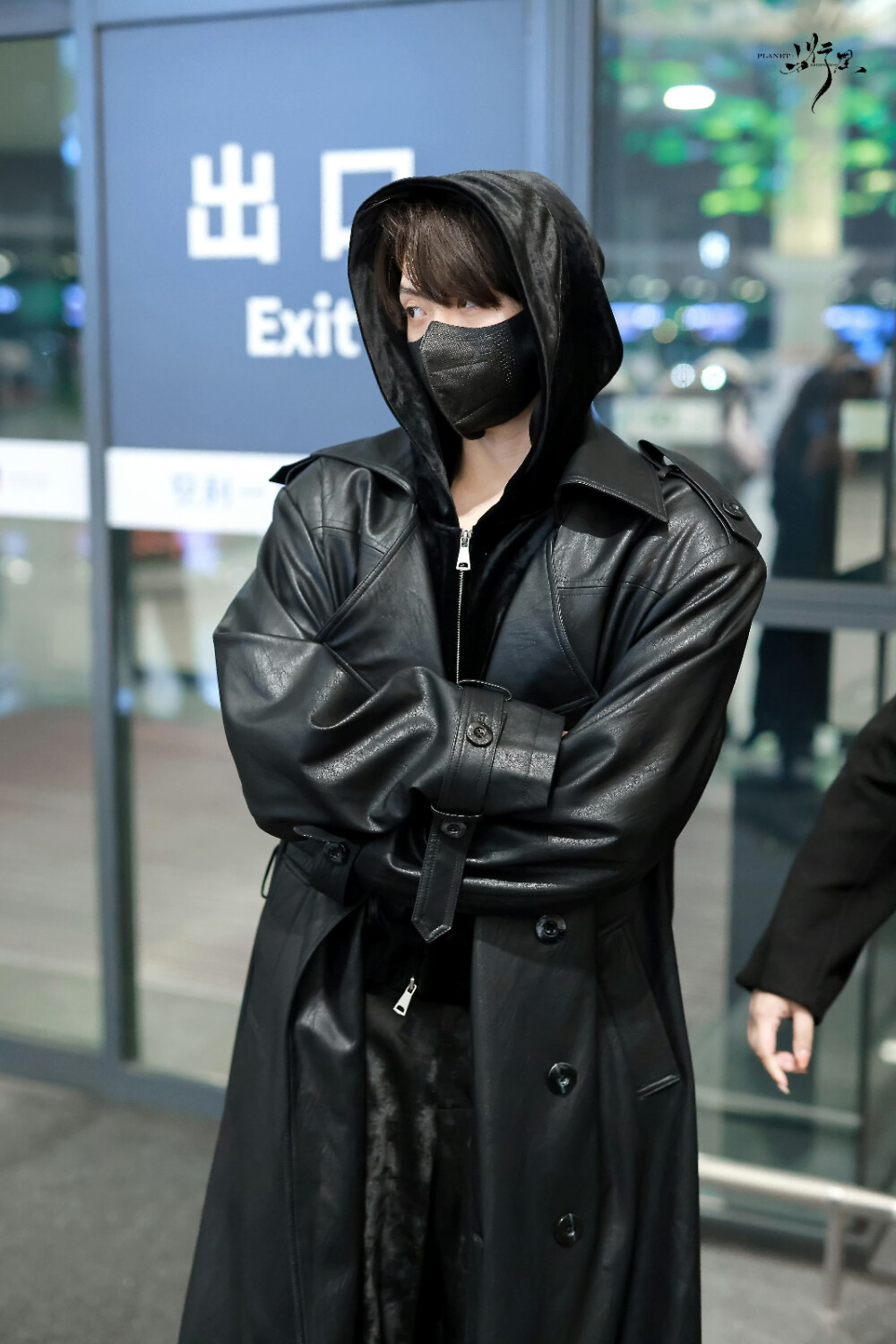 肖宇梁 240327 机场 cr:logo