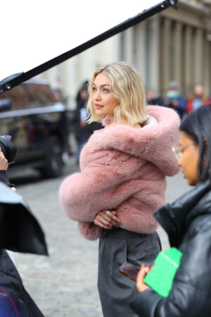 Gigi Hadid 纽约 美宝莲拍摄
weibo@41Fit_