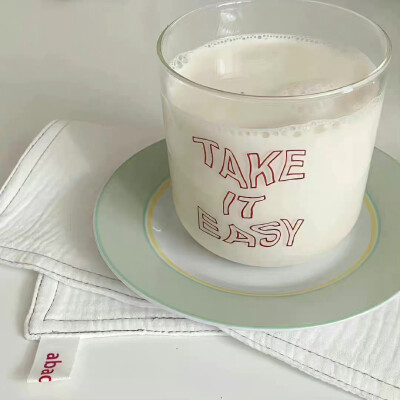 背景｜文案
爱是一种气候，比如大雪肃穆，春山葳蕤。