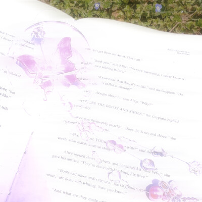 张元英
————
今天也很想梦见你呢
You are like a spring breeze.
.............................................
你就是梦与现实的碰撞
The light left by the gods on earth.